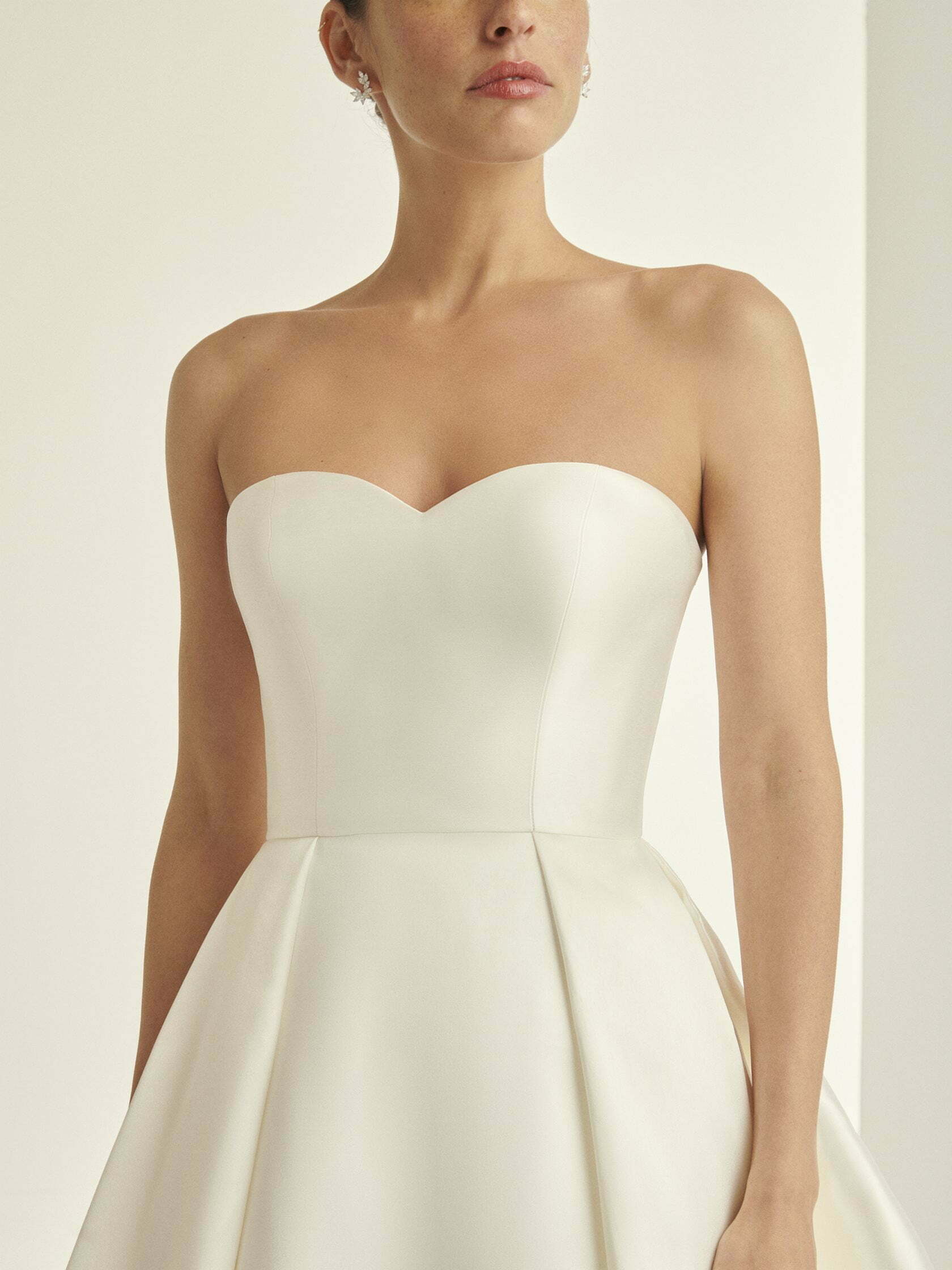 MEGAN AP Collezione Alberto Palatchi Abito da sposa ampio romantico semplice Temptation s Gallery