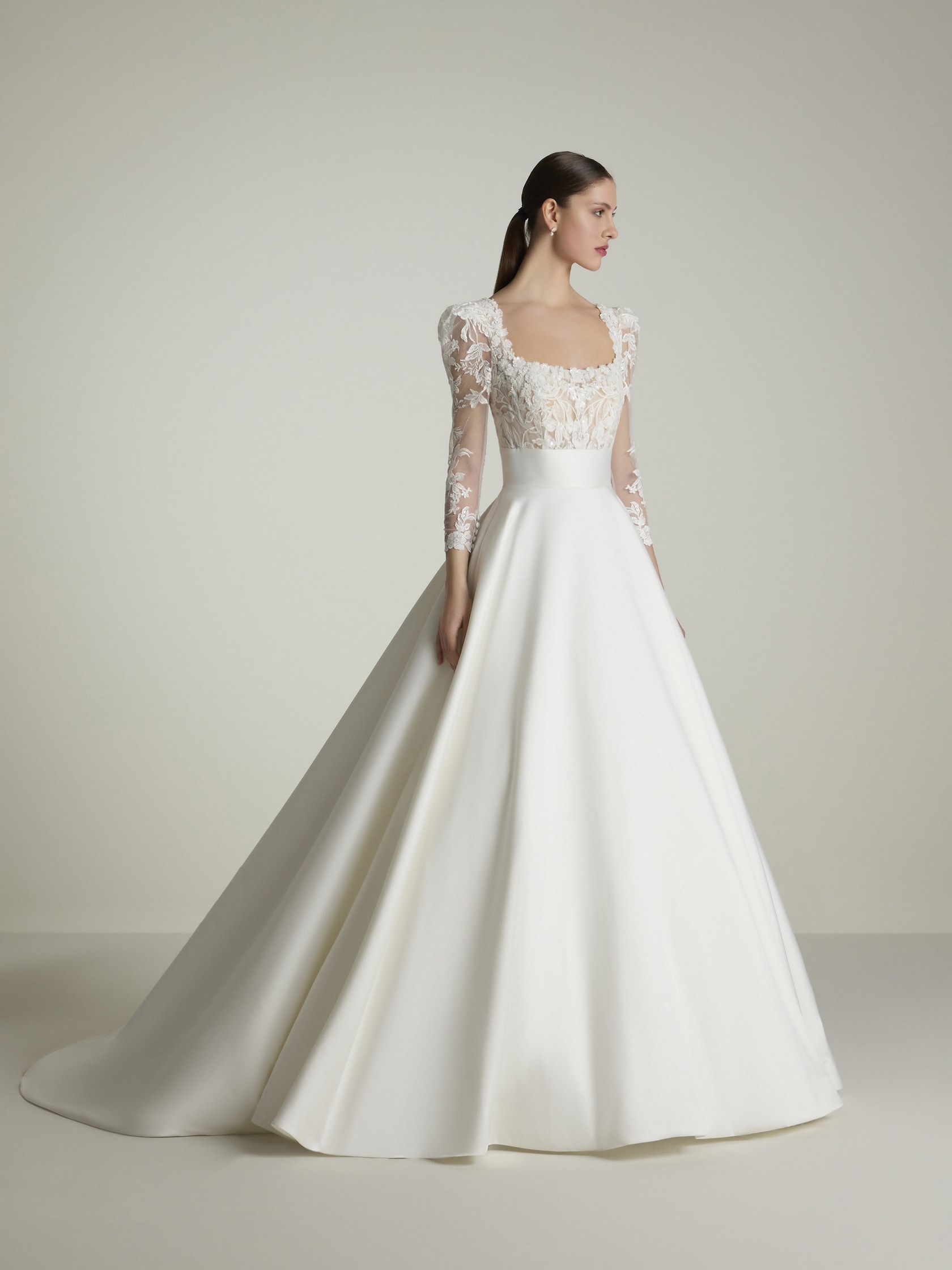 SERENADA Collezione St. Patrick · Abito da sposa ampio, semplice ...